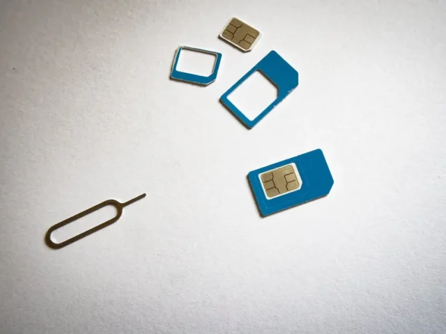 Telefon nie wykrywa karty SIM. Co zrobić przed wizytą w serwisie